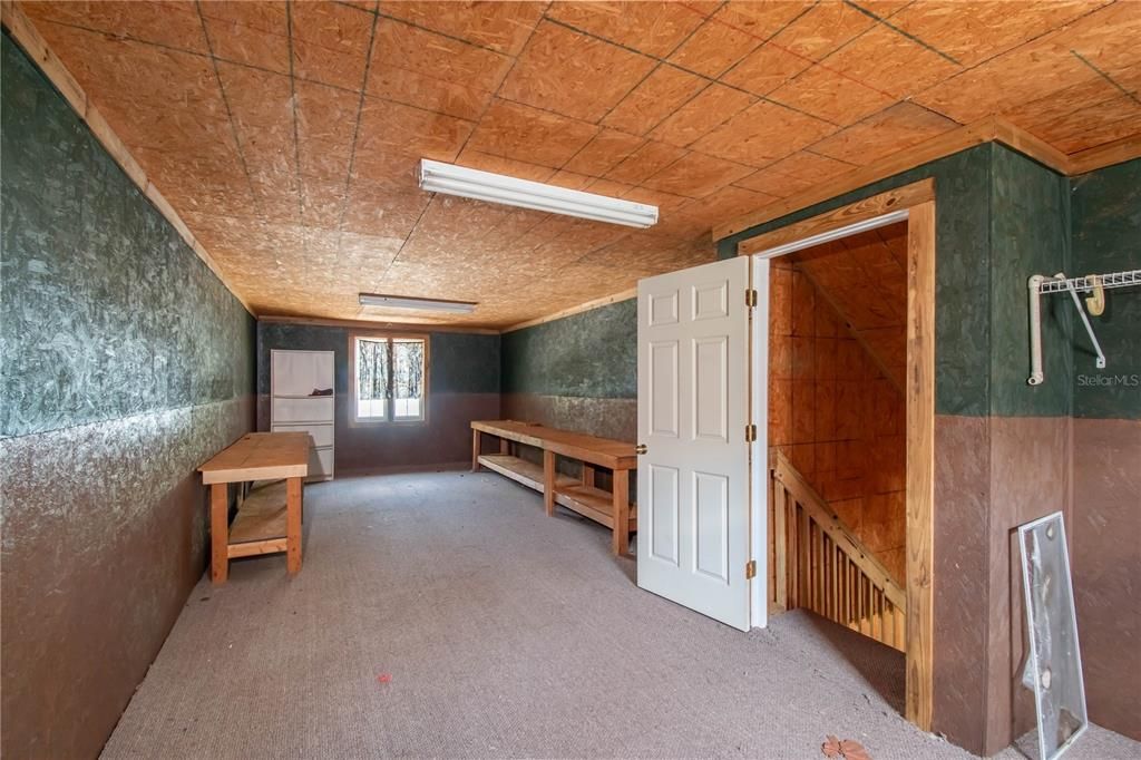 upstairs bonus room in garage