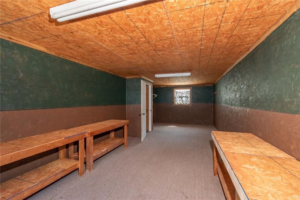 upstairs bonus room in garage