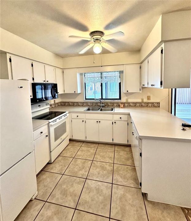 Bright Spacious Kitchen