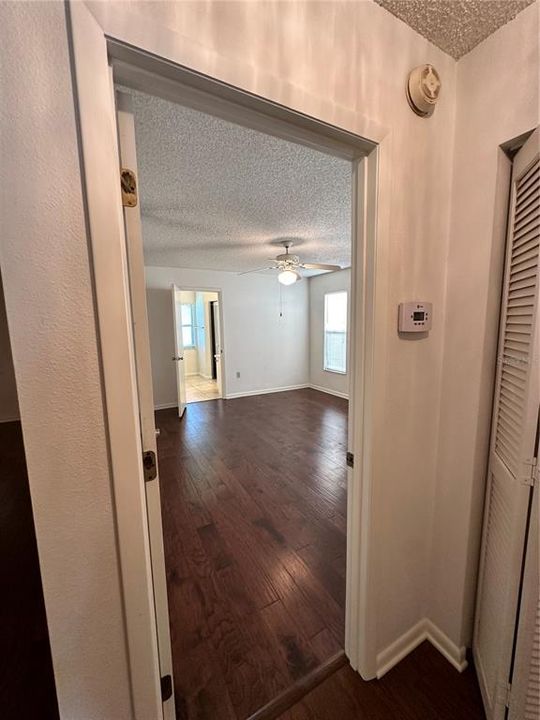 For Sale: $289,900 (2 beds, 2 baths, 1305 Square Feet)