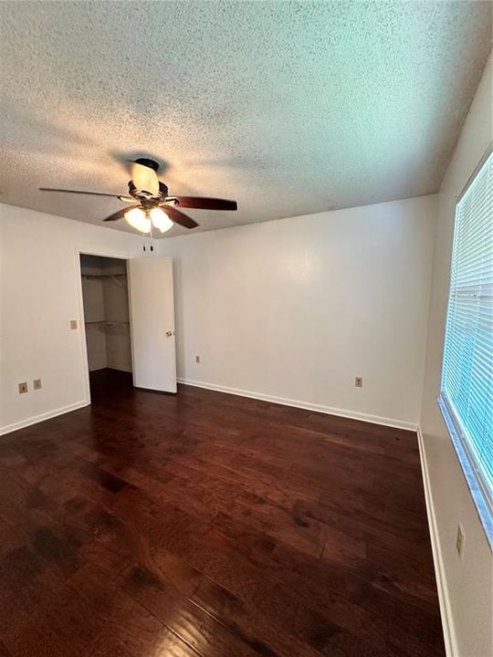 For Sale: $289,900 (2 beds, 2 baths, 1305 Square Feet)