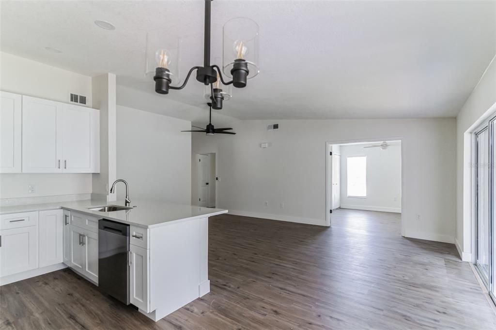 Active With Contract: $309,900 (3 beds, 2 baths, 1201 Square Feet)