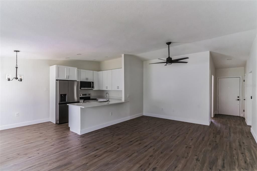 Active With Contract: $309,900 (3 beds, 2 baths, 1201 Square Feet)