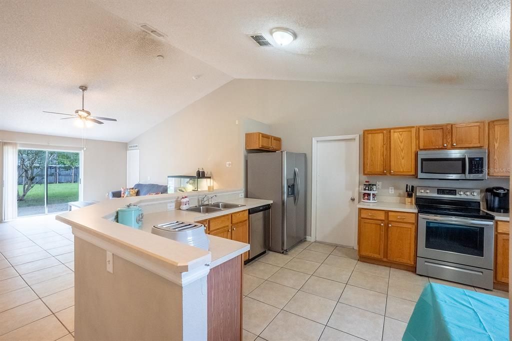 For Sale: $284,500 (3 beds, 2 baths, 1367 Square Feet)