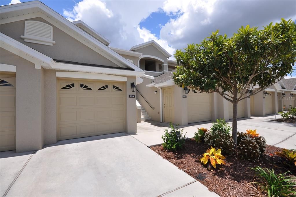 Recently Rented: $1,975 (2 beds, 2 baths, 1326 Square Feet)