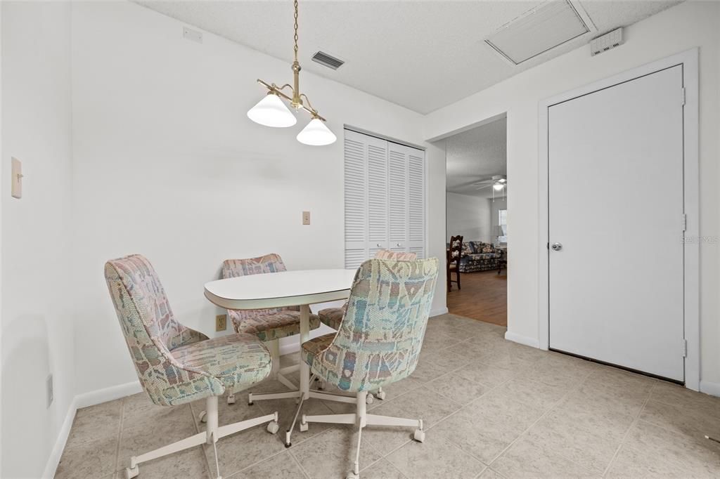 Active With Contract: $154,900 (2 beds, 2 baths, 1366 Square Feet)