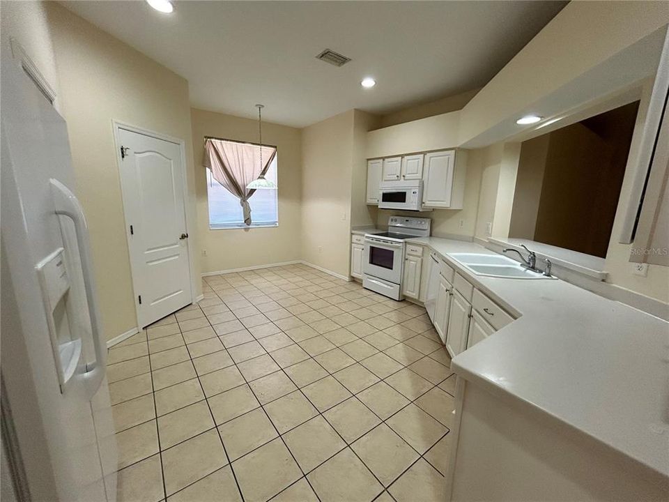 For Rent: $2,400 (4 beds, 3 baths, 1873 Square Feet)