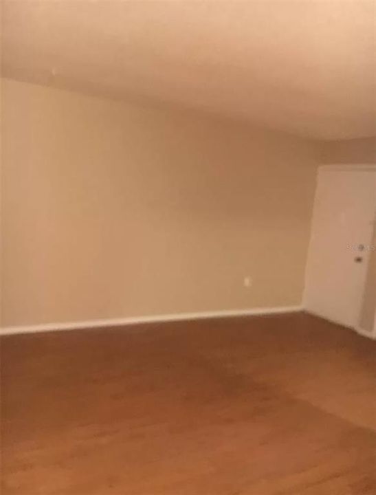 For Sale: $125,000 (1 beds, 1 baths, 728 Square Feet)