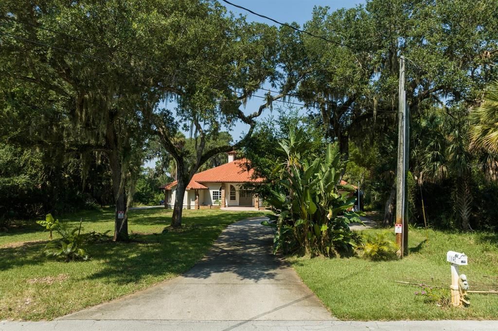 For Sale: $910,000 (4 beds, 3 baths, 3520 Square Feet)