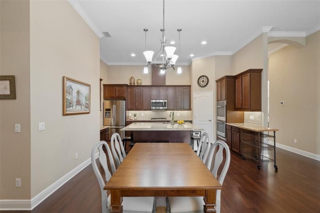 Large eating area off the kitchen