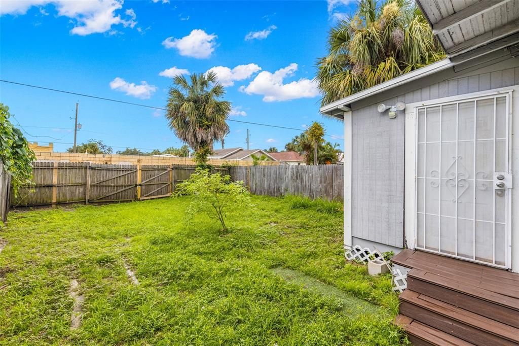 Active With Contract: $245,000 (3 beds, 2 baths, 1012 Square Feet)