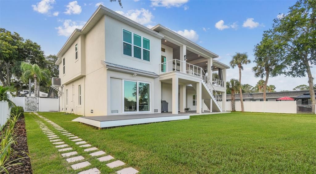 For Sale: $1,595,000 (3 beds, 2 baths, 2709 Square Feet)