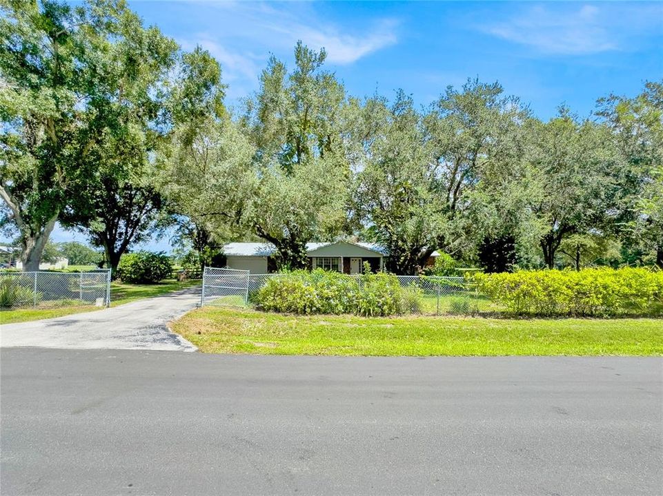 For Sale: $774,000 (3 beds, 3 baths, 1984 Square Feet)