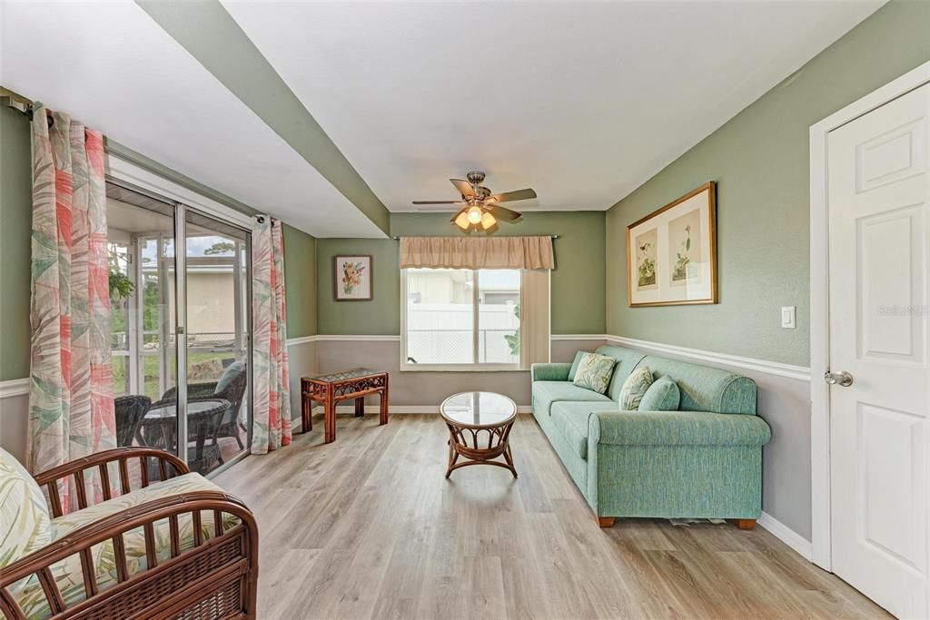 Active With Contract: $375,000 (3 beds, 2 baths, 1590 Square Feet)