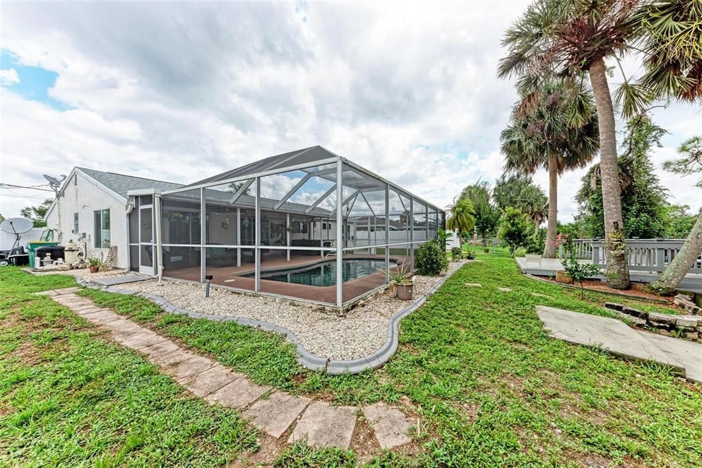 Active With Contract: $375,000 (3 beds, 2 baths, 1590 Square Feet)