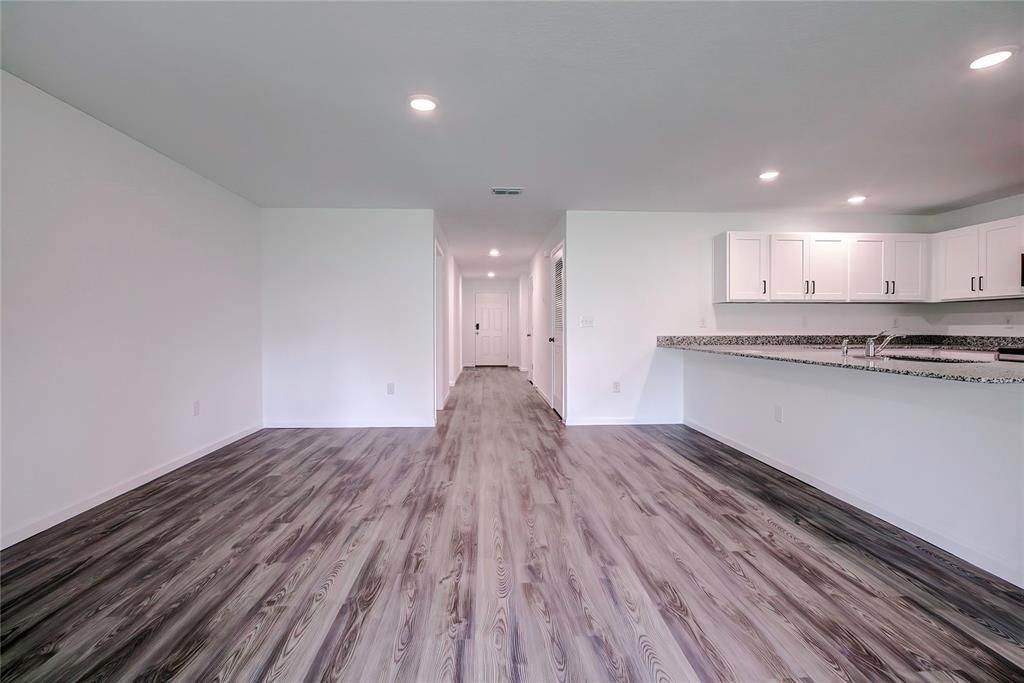 For Rent: $2,145 (4 beds, 2 baths, 1811 Square Feet)