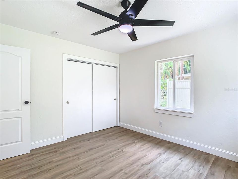 Active With Contract: $334,900 (2 beds, 1 baths, 967 Square Feet)