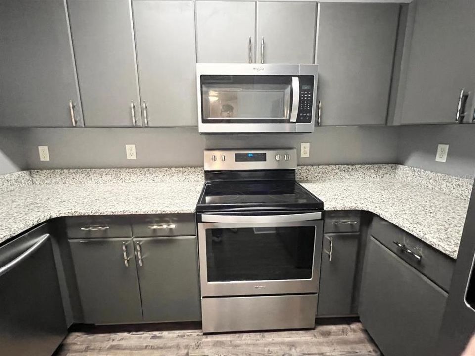 Active With Contract: $1,525 (1 beds, 1 baths, 739 Square Feet)