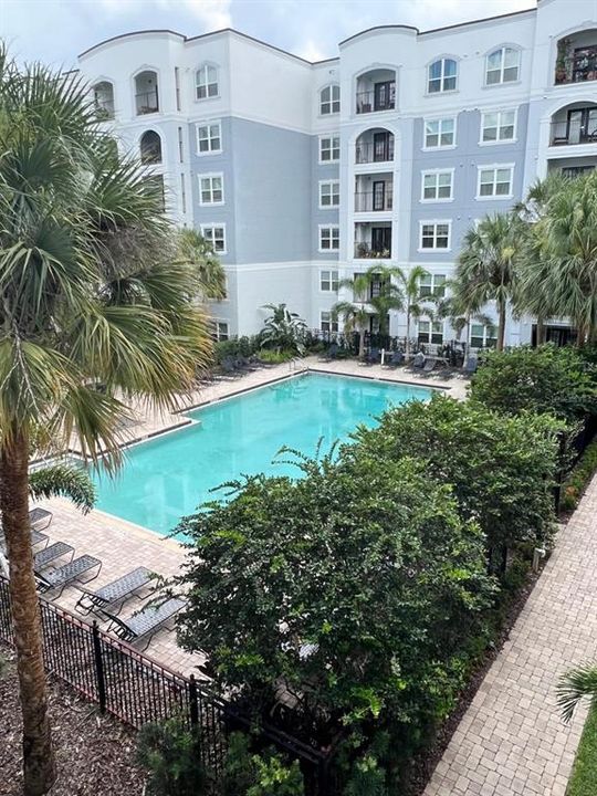 Active With Contract: $1,525 (1 beds, 1 baths, 739 Square Feet)