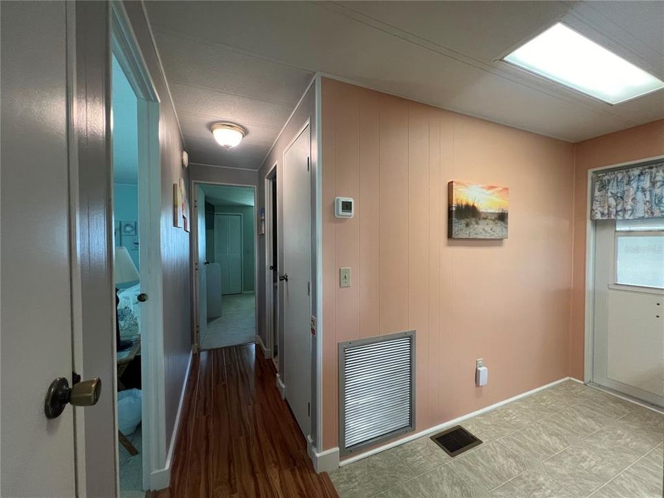 Active With Contract: $157,900 (2 beds, 2 baths, 1056 Square Feet)