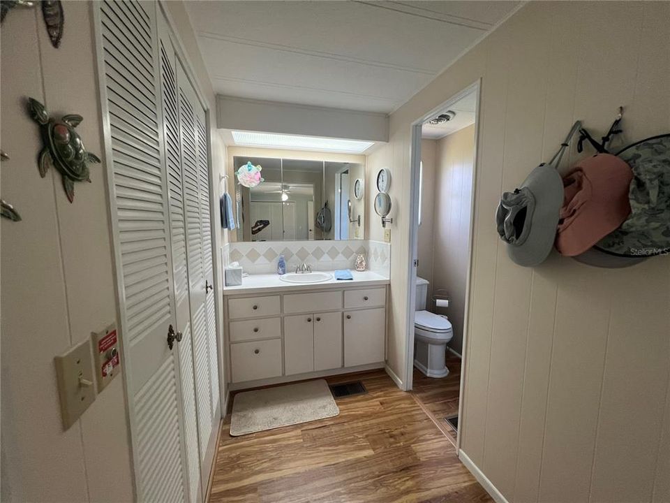 Active With Contract: $157,900 (2 beds, 2 baths, 1056 Square Feet)