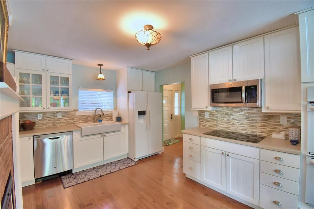 Kitchen off of the side entry makes it more convenient to take your groceries into the house.