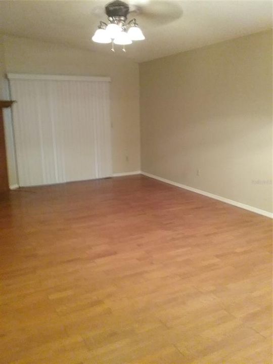 For Rent: $1,325 (2 beds, 1 baths, 976 Square Feet)