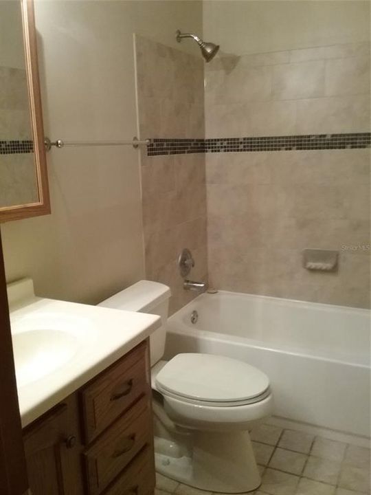 For Rent: $1,325 (2 beds, 1 baths, 976 Square Feet)