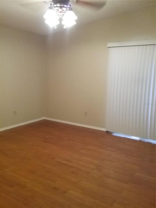 For Rent: $1,325 (2 beds, 1 baths, 976 Square Feet)