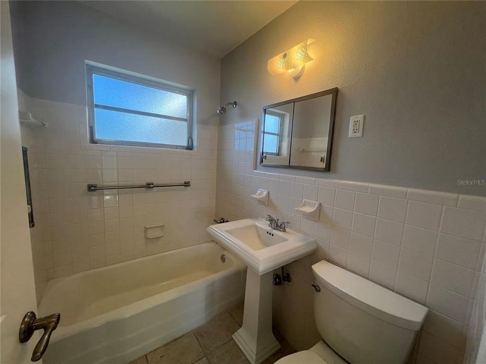 For Rent: $1,450 (2 beds, 1 baths, 1106 Square Feet)