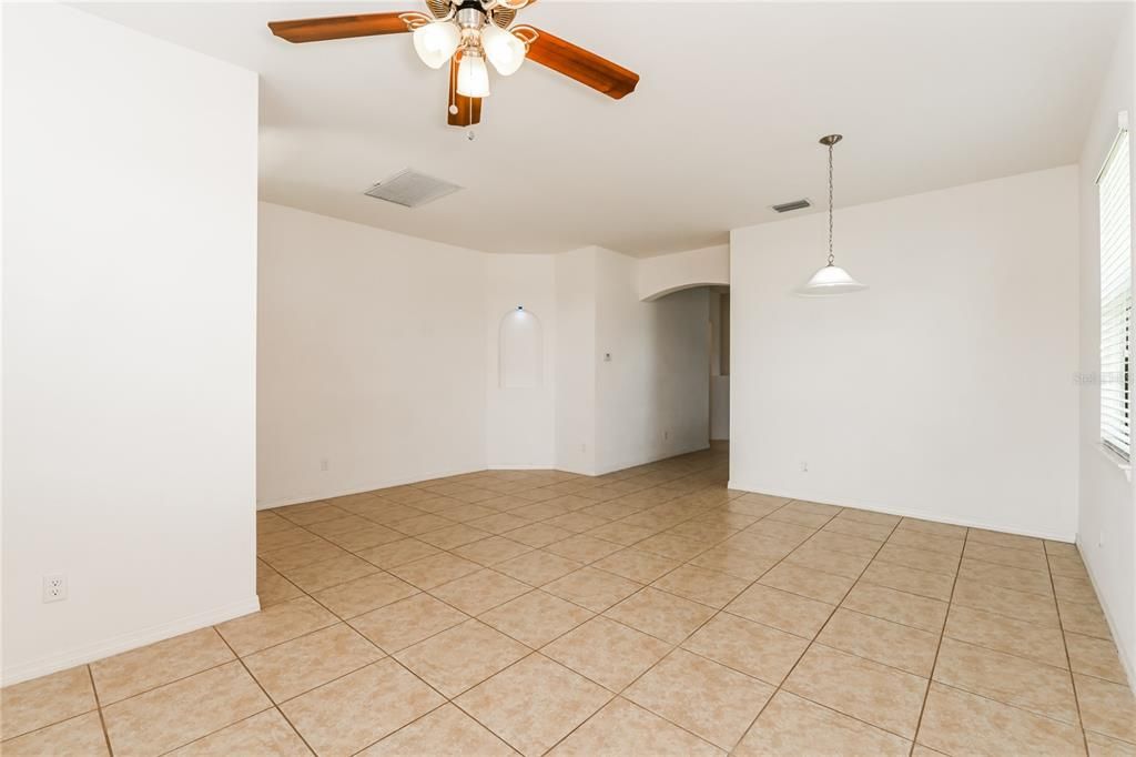 For Rent: $2,145 (4 beds, 2 baths, 1853 Square Feet)