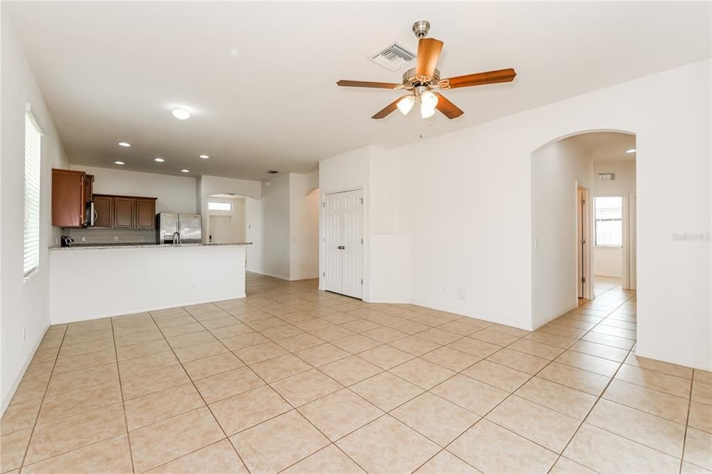 For Rent: $2,145 (4 beds, 2 baths, 1853 Square Feet)