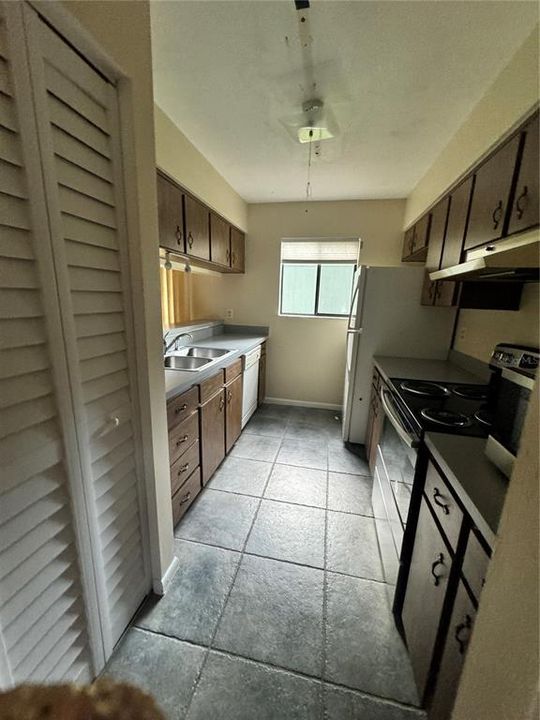 For Rent: $1,550 (3 beds, 2 baths, 1100 Square Feet)