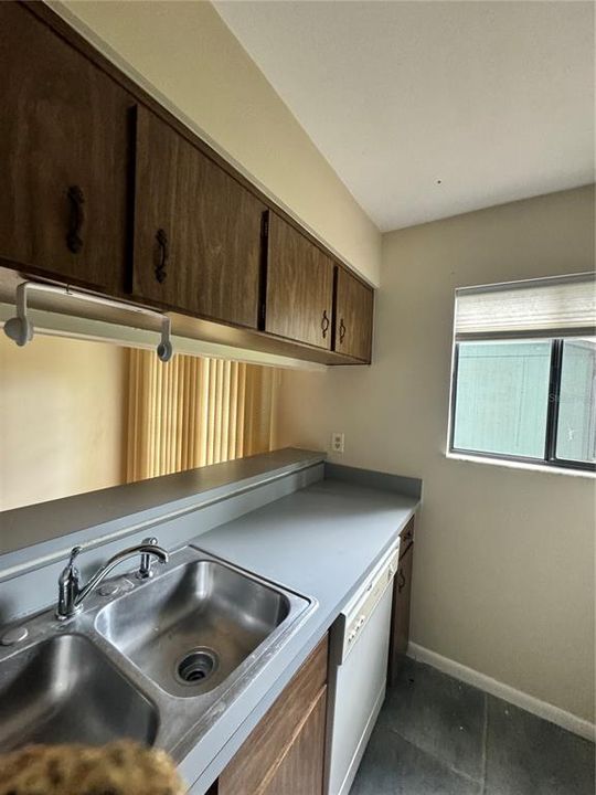 For Rent: $1,550 (3 beds, 2 baths, 1100 Square Feet)