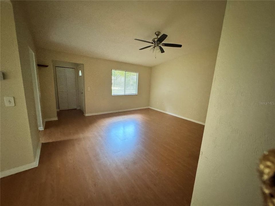 For Rent: $1,550 (3 beds, 2 baths, 1100 Square Feet)