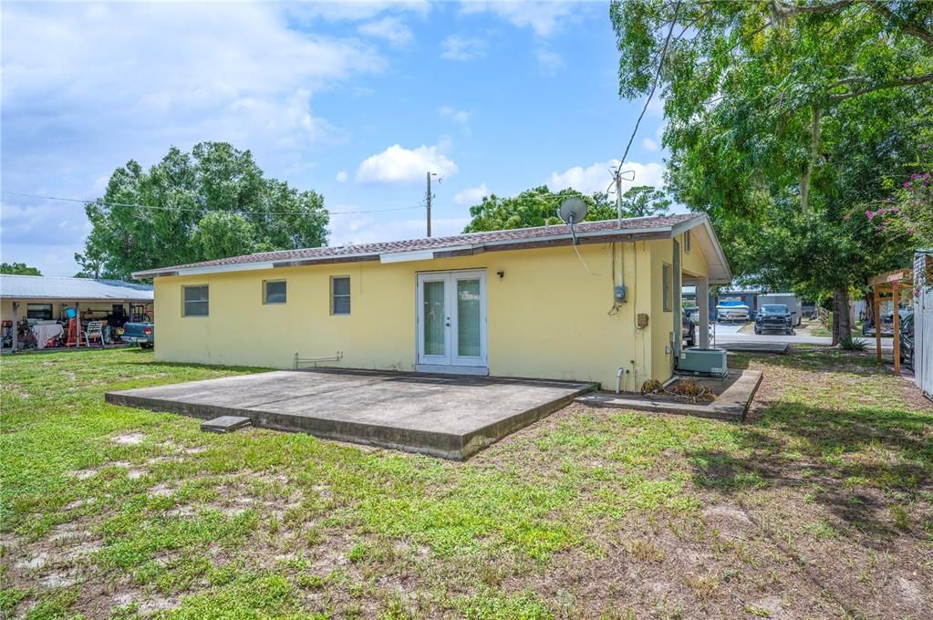 Active With Contract: $165,000 (3 beds, 1 baths, 936 Square Feet)