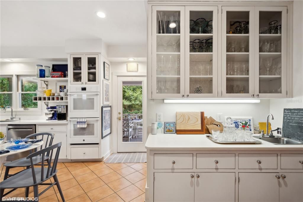 Kitchen/Wet Bar