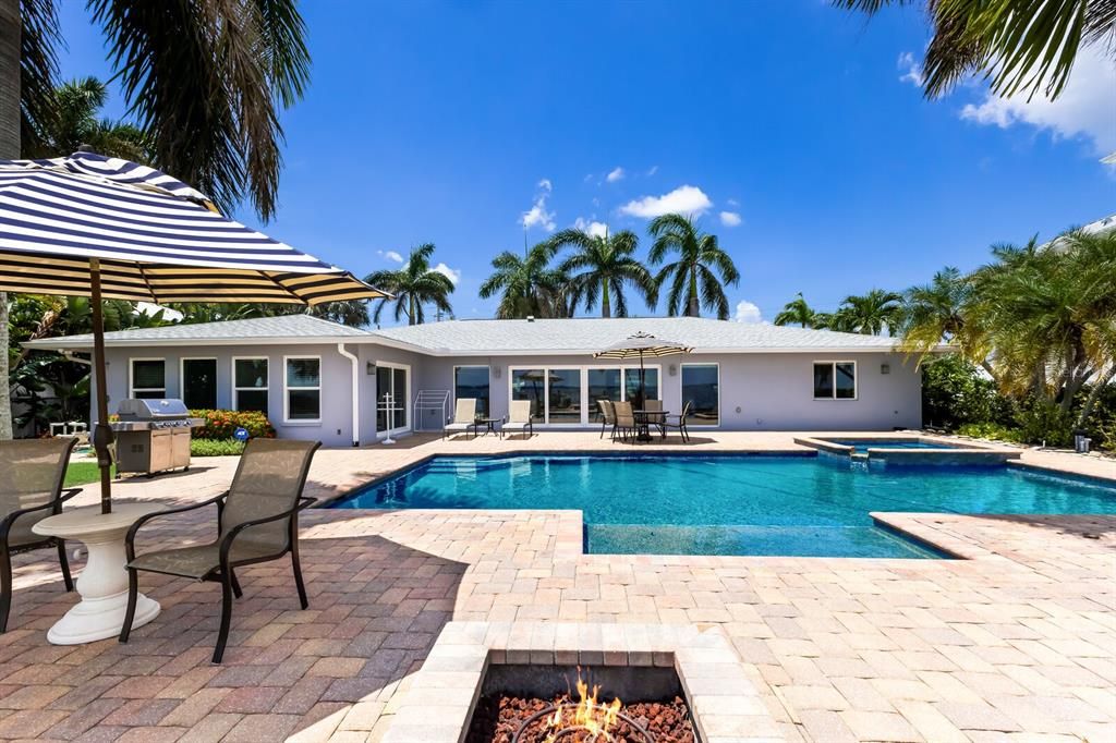 Active With Contract: $3,895,000 (3 beds, 2 baths, 2602 Square Feet)