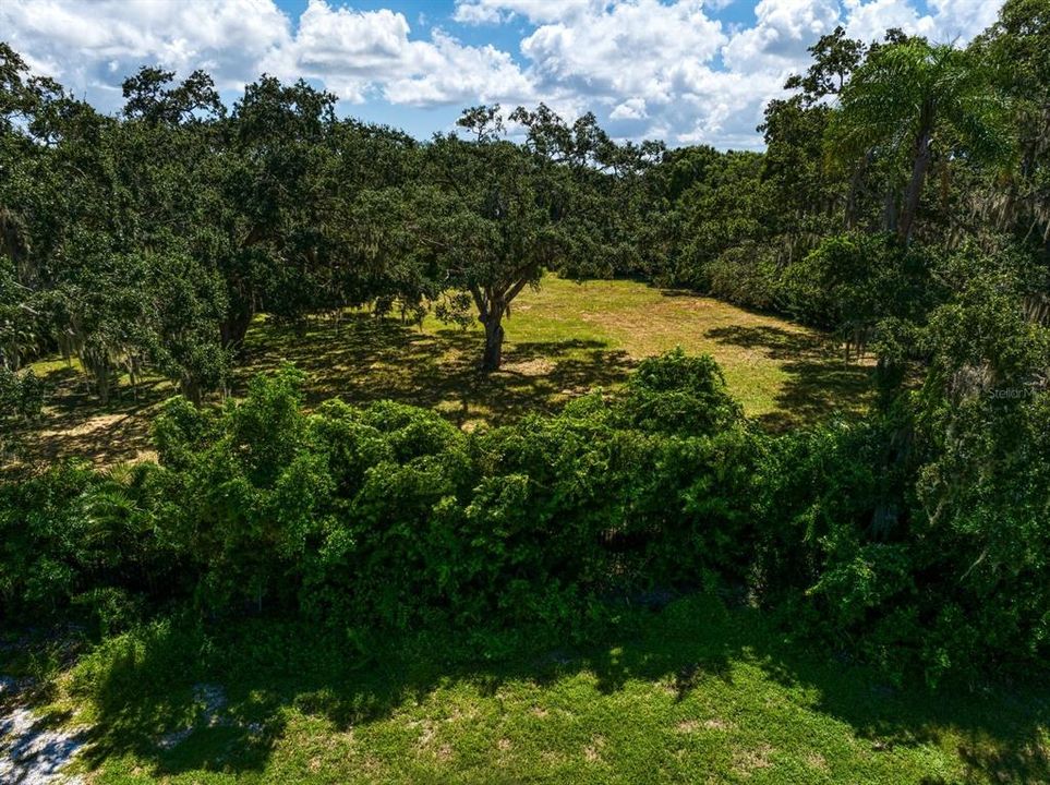 На продажу: $1,349,000 (0.97 acres)