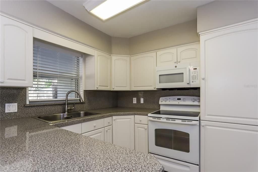 For Rent: $2,625 (4 beds, 2 baths, 1248 Square Feet)