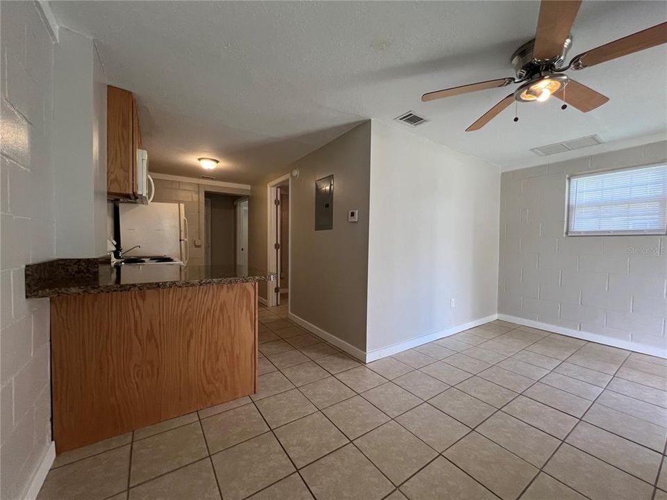 For Rent: $1,150 (2 beds, 1 baths, 562 Square Feet)