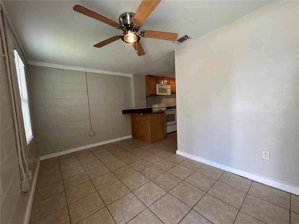 For Rent: $1,150 (2 beds, 1 baths, 562 Square Feet)