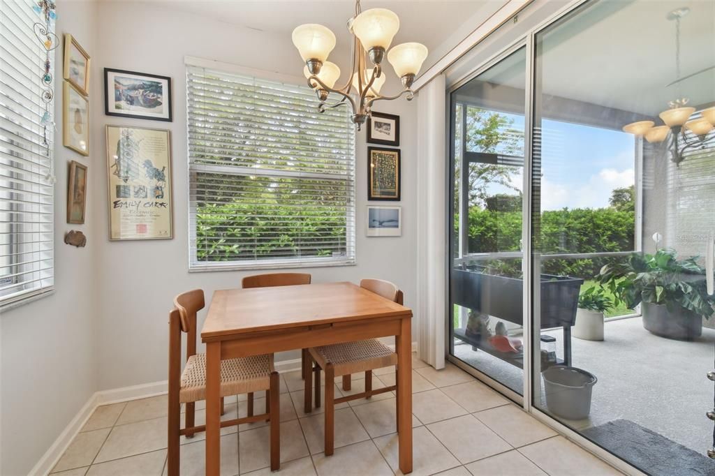 Kitchen Nook - Sliders to the outdoor lanai