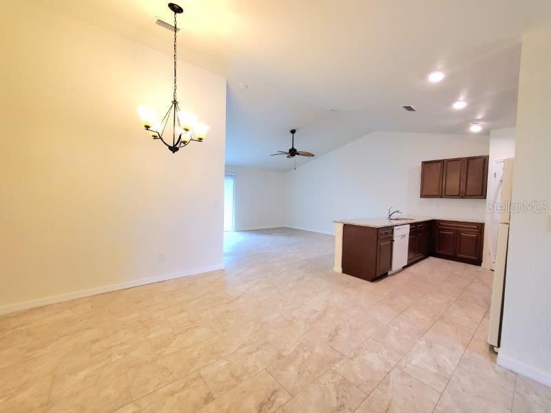 For Rent: $1,700 (3 beds, 2 baths, 1338 Square Feet)