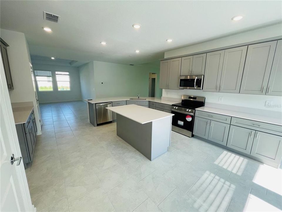 For Rent: $2,749 (4 beds, 3 baths, 2359 Square Feet)