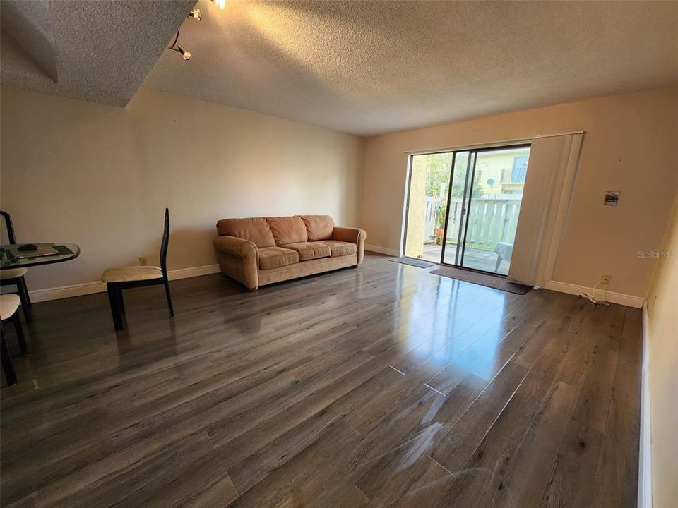 For Sale: $235,000 (3 beds, 2 baths, 1588 Square Feet)