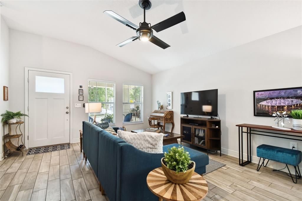 Active With Contract: $449,900 (3 beds, 2 baths, 1252 Square Feet)