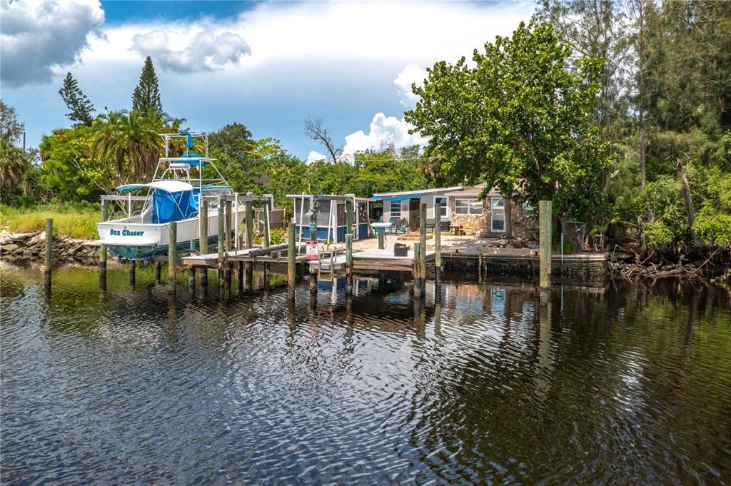 Active With Contract: $370,000 (3 beds, 1 baths, 1094 Square Feet)