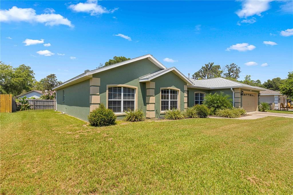 Active With Contract: $350,000 (3 beds, 2 baths, 1874 Square Feet)