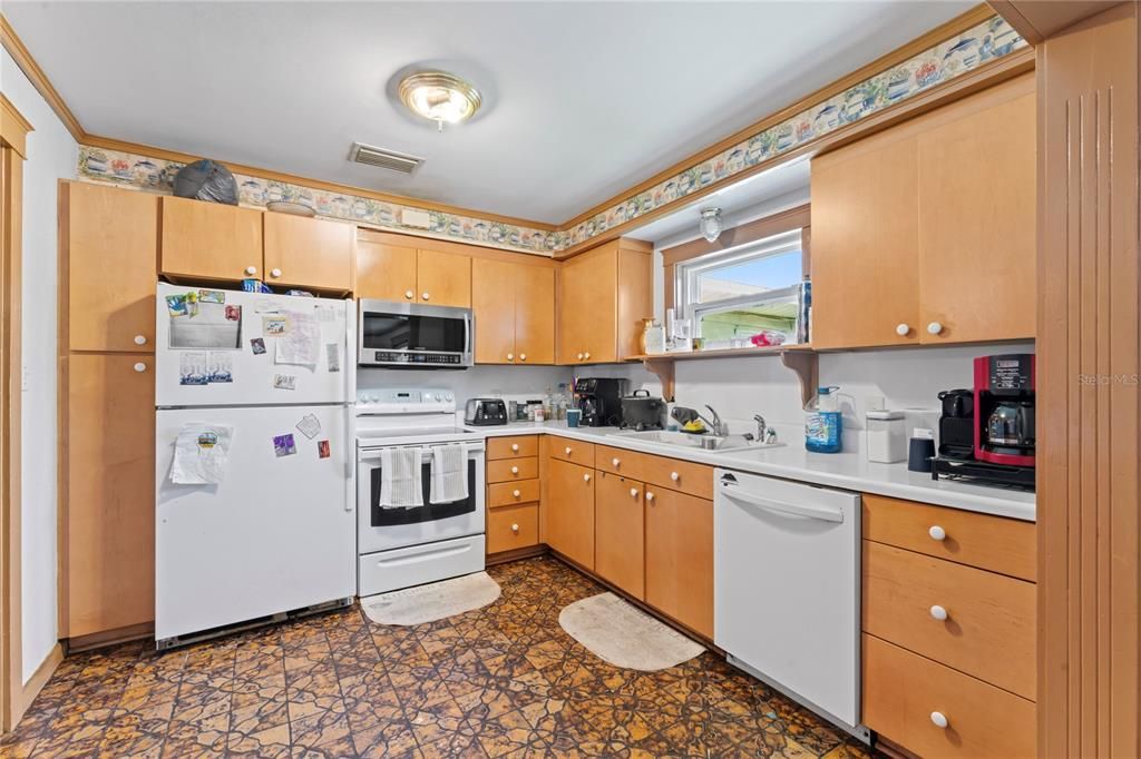 For Sale: $390,000 (3 beds, 2 baths, 1300 Square Feet)